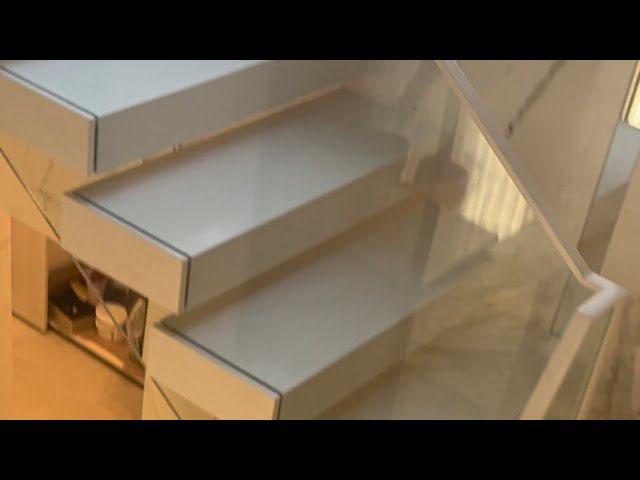 Консольная лестница из искусственного камня