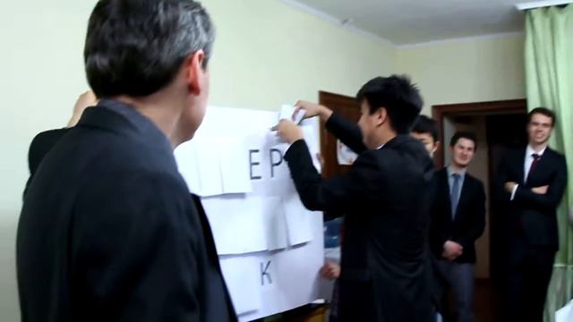 Что подарить женищинам на восьмое марта?