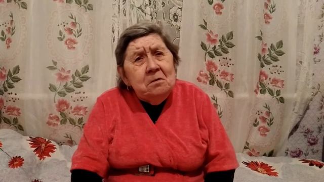 МАМА РАССКАЗЫВАЕТ ИНТЕРЕСНУЮ СКАЗКУ