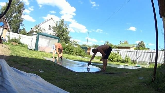 Видосик из лета . Сборка теплицы.