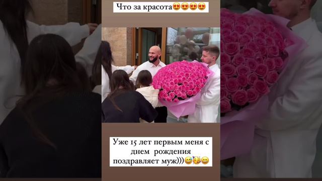 Живая музыка и море цветов: появились первые кадры с дня рождения Оксаны Самойловой