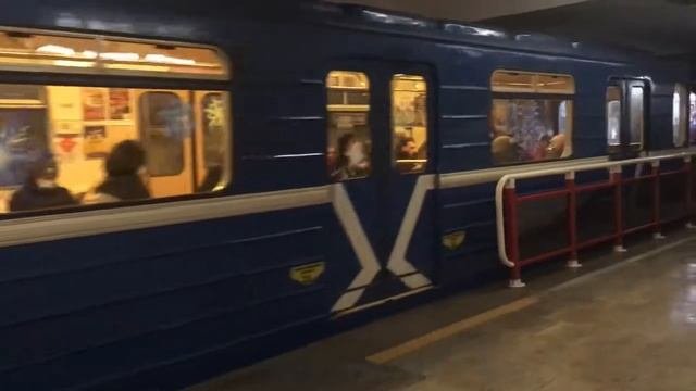 Новогодний Номерной Прибывает на станцию Молодёжная Минск