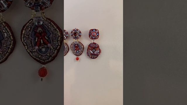 Серьги с вышивкой. Серьги ручной работы #серьги #вышивка #серьгисосваровски