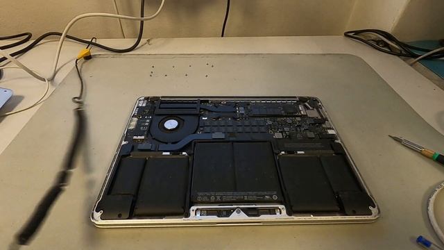 #MacbookPro Mid 2014 What's inside? Can it be upgraded?