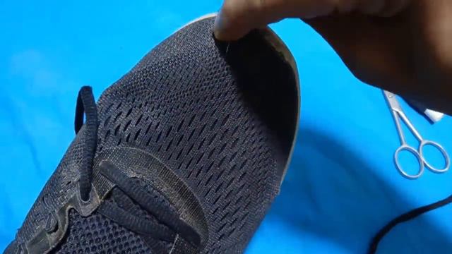 Узнайте как незаметно заделать дырку на обуви / сохранить обувь / Learn how to invisibly fix a hole