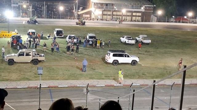 Toyota Land Cruiser V6 Vs Toyota Land Cruiser VX200 V8 Tug Of War