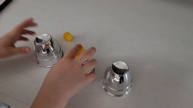 фокус стаканчики и шарики