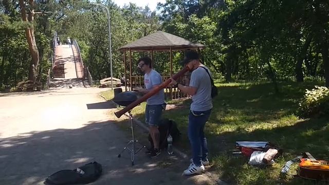Выступление талантливых ребят в парке г.Черкассы, игра на ханге