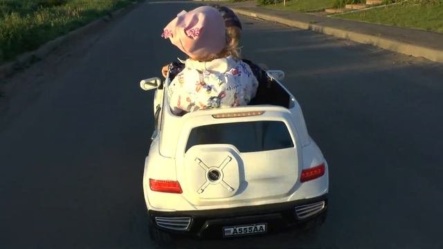 Тест драйв детского электромобиля для двоих детей  test drive electrocar  for kids