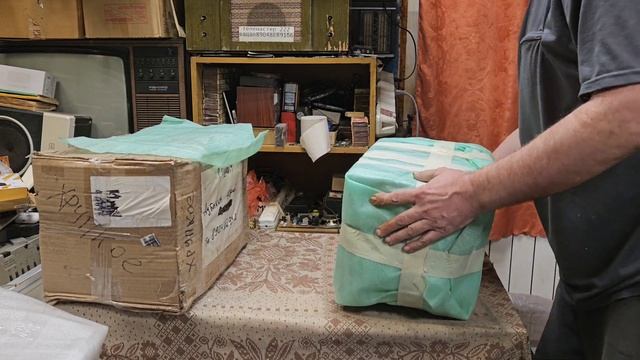 Вскрываю забытые посылки.