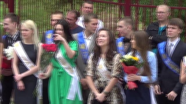 2014.05.31 Настя закончила 1й класс линейка