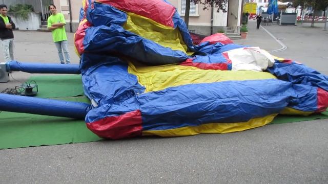 Hüpfburg mit Rutsche  Aufstellen