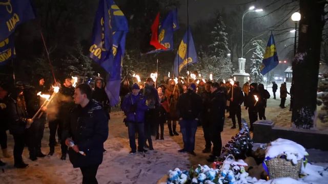 Герої Крут. Смолоскипна хода Свободи до Аскольдової могили.