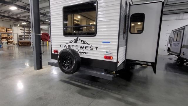 2022 Della Terra 292MK Rear Living Travel Trailer by East TO West RVs @ Couchs RV Nation Review Tou