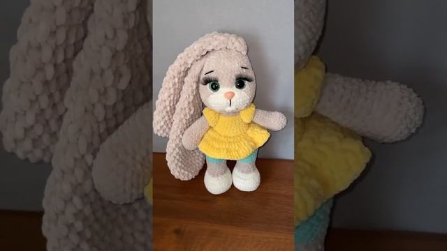 Плюшевая зайка крючком