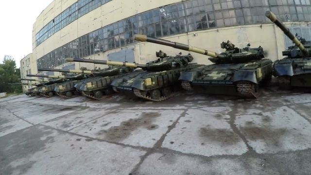 Нашли ВОЕННУЮ БАЗУ! Место заброшенное, а танки новые. Сталк, диггеры искали бунк