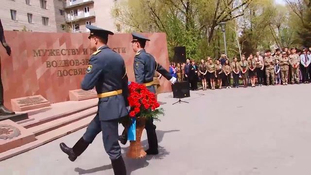 два солдата