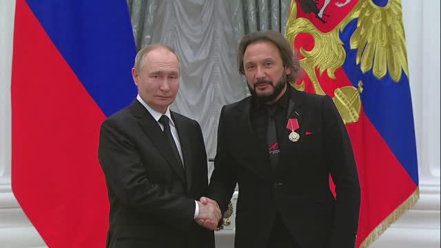 «Бог с Вами!»: Стас Михайлов получил награду от Владимира Путина