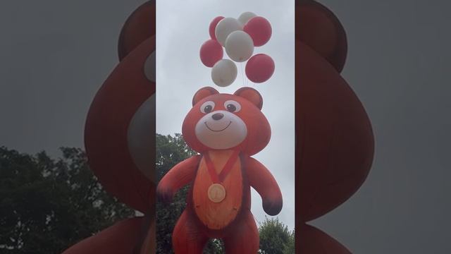 🐻Сегодня в Парке Горького обнаружили десятиметрового Мишку🐻