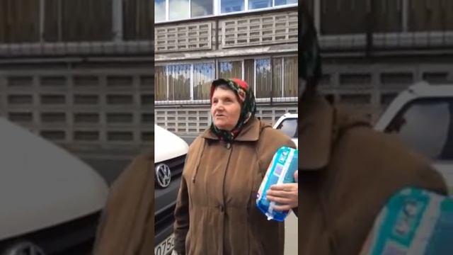 Бабушка рассказывает стих по своему: