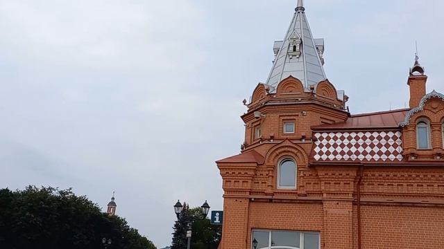 Свято-Троицкая Сергиева Лавра. Вид на главные ворота и собор. Погода. 19.08.21