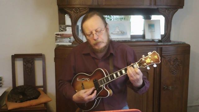 Mon Amant de Saint Jean - Archtop Ukulele