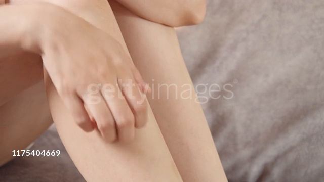 itchy girls leg