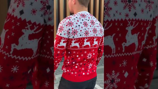 Теплый новогодний новый свитер мужской красный с оленями (048)