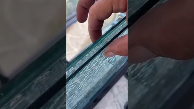 Интересное решение стеклянного ограждения лестницы