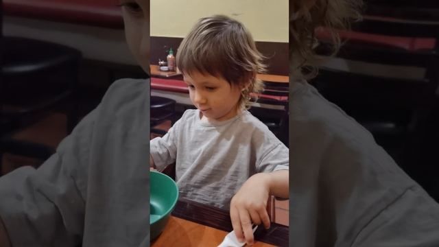 Едим суп Фо.