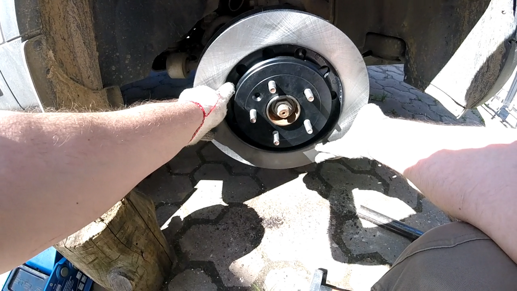 Ford Explorer V. Замена передних тормозных дисков и колодок.