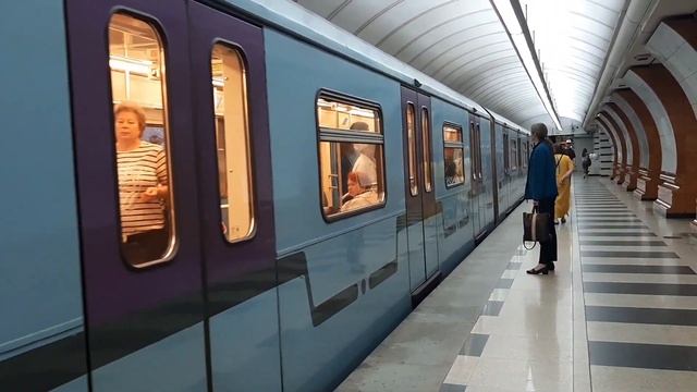 Прибытие и отправление метропоезда 81-760А/761А/763А Ока 