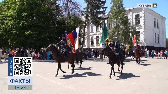 Большие скачки и конный парад провели в Павловском районе в честь Дня Победы