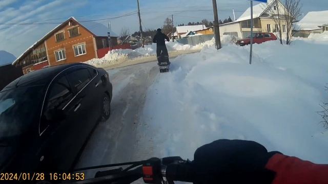ПЕРЕЛЕТЕЛ ЧЕРЕЗ РУЛЬ/ ПОКАТУШКИ НА САМОДЕЛЬНОМ МОТОСНЕГОКАТЕ/ ПЕРВЫЙ ВЫЕЗД С КАМЕРОЙ