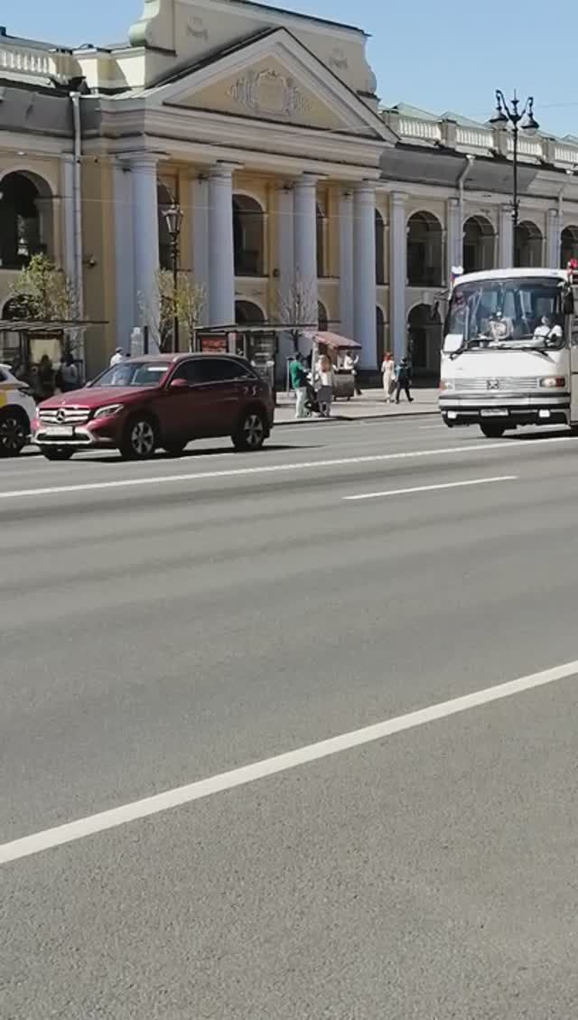 Ретро парад транспорта в Петербурге. Невский проспект