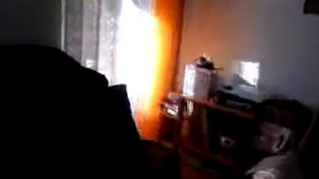 Моя бывшая соседка, раскрывает свою новую игрушку.