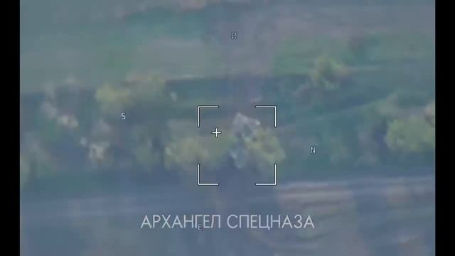 Российские камикадзе Ланцет поражает танк Т-64БВ ВСУ в Запорожской области..mp4