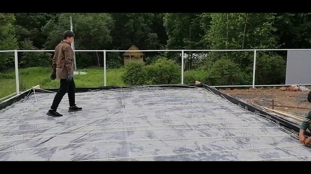 Залили монолитную плиту по гараж. Своими руками.