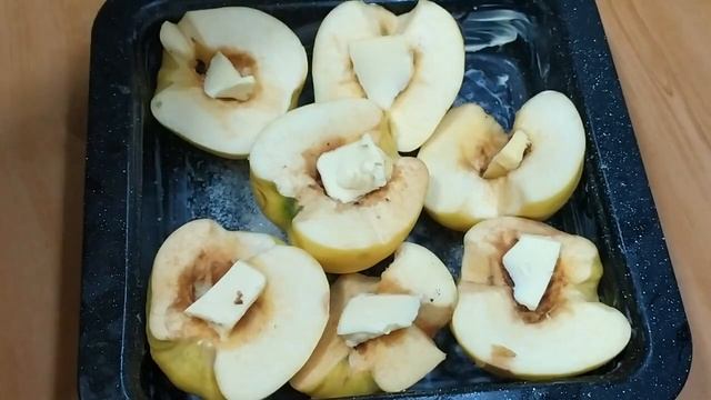 Мягкая ароматная запеченная айва в духовке.