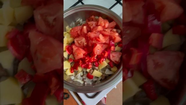 Это просто объединение) рагу овощное с грибами