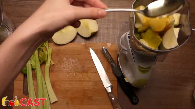 Marvelous DIY detox celery apple kiwi cocktail recipe by foodCAST