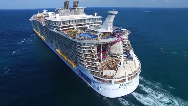 Один из самых больших круизных лайнеров.
Allure of the Seas