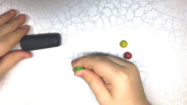 Лепим светофор  из пластилина. Поделка в садик своими руками для занятий по ПДД