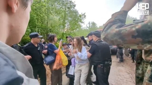 Как полиция помогает ломать активистов и застраивать лес  Битцевский лес