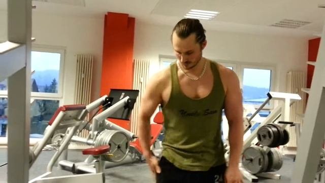 Bizeps Training Mit  Lang Hantel. Тренировка бицепса со штангой