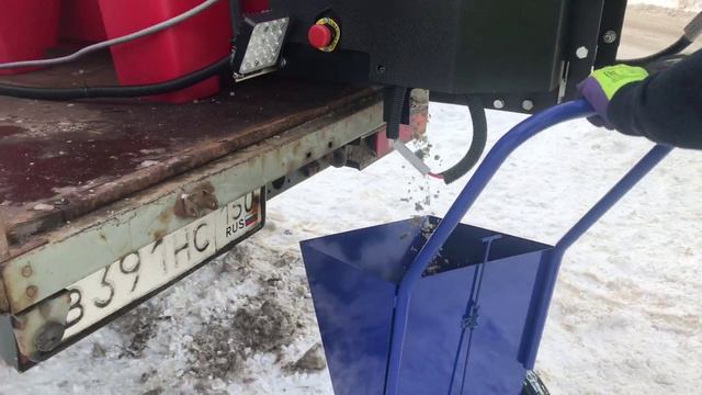 Пескоразбрасыватель КОМАНДОР российского производства
