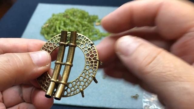 Колье из перидота хризолита.