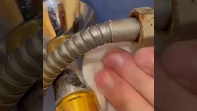 Мицеллярная вода поможем убрать пятна на кране ??Оставь любую реакцию, если понравился пост ❤️❤️❤️