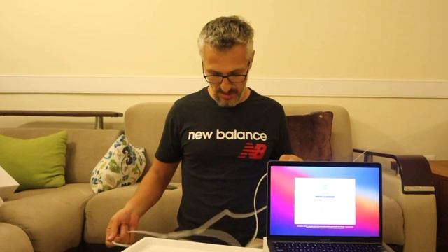 Amerika’da MacBook Pro Kutu Açılışı (İdrisUsta&KaşarMusa)Videoları Çok Yakında Piyasadaaaa