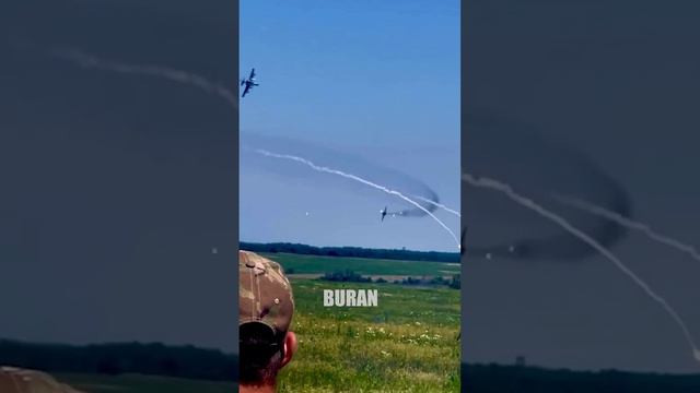 🇷🇺😍Красивый проход боевых "Грачей" Су-25
🎧МодеМ - В руках автомат